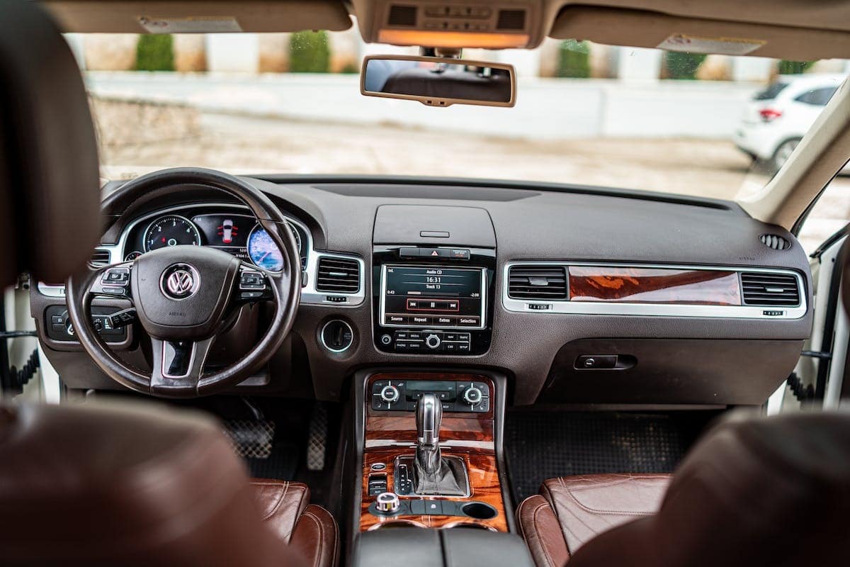 Récupérer le code d’un autoradio Volkswagen : démarches et solutions